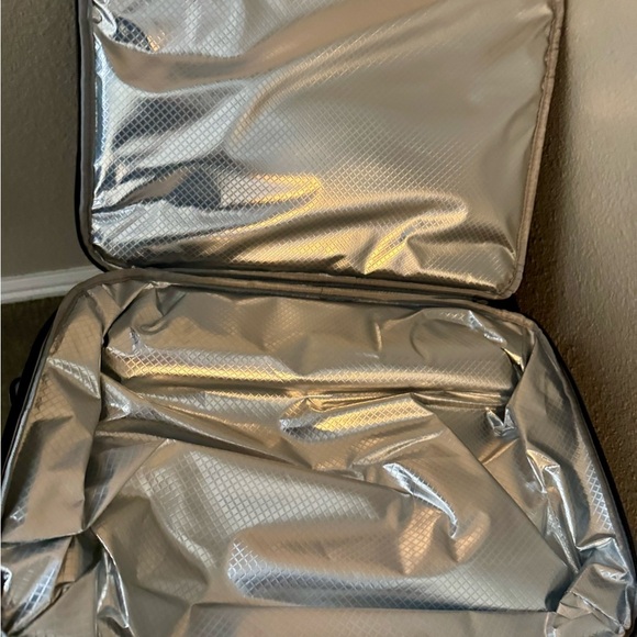 Gray and Black Insulated Casserole Tote - Picture 5 of 8